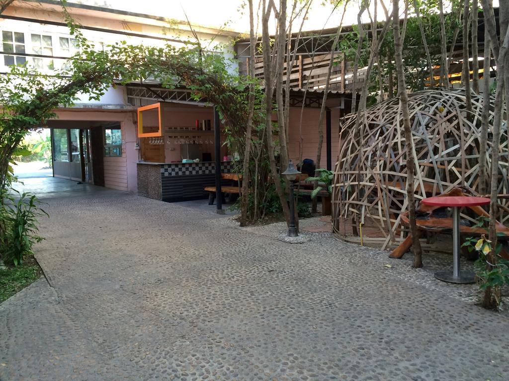 Oyo 276 The Resort Chonburi Exterior photo
