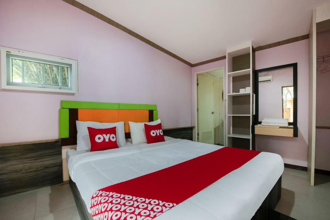 Oyo 276 The Resort Chonburi Exterior photo