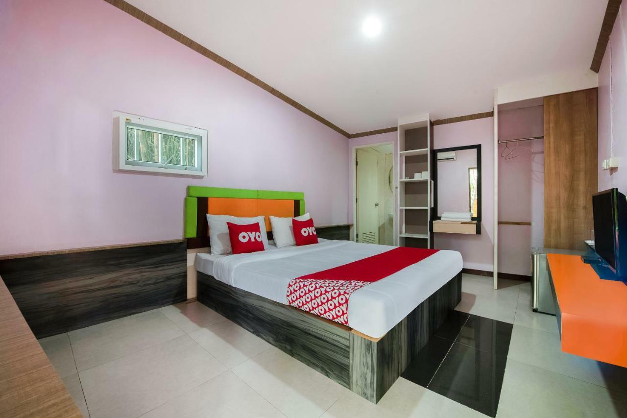 Oyo 276 The Resort Chonburi Exterior photo