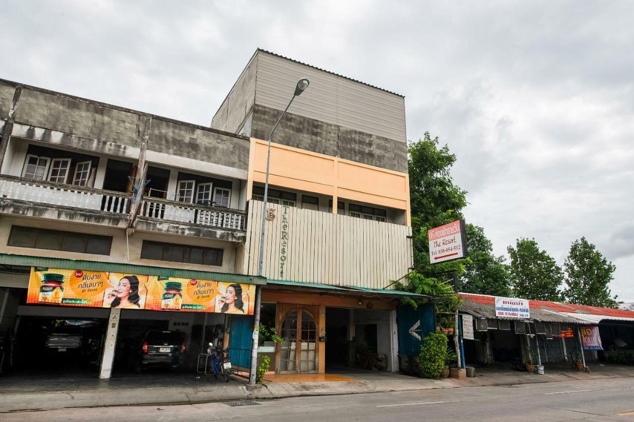Oyo 276 The Resort Chonburi Exterior photo