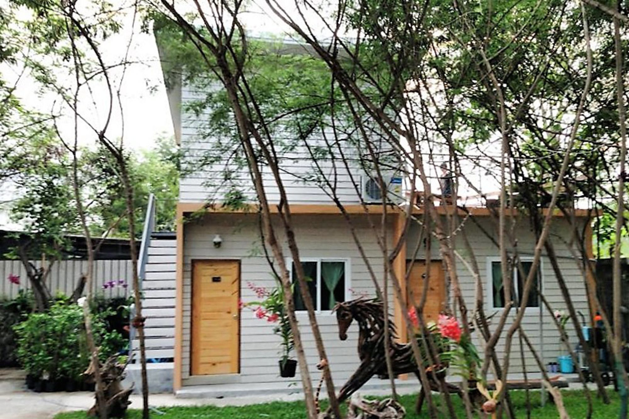 Oyo 276 The Resort Chonburi Exterior photo